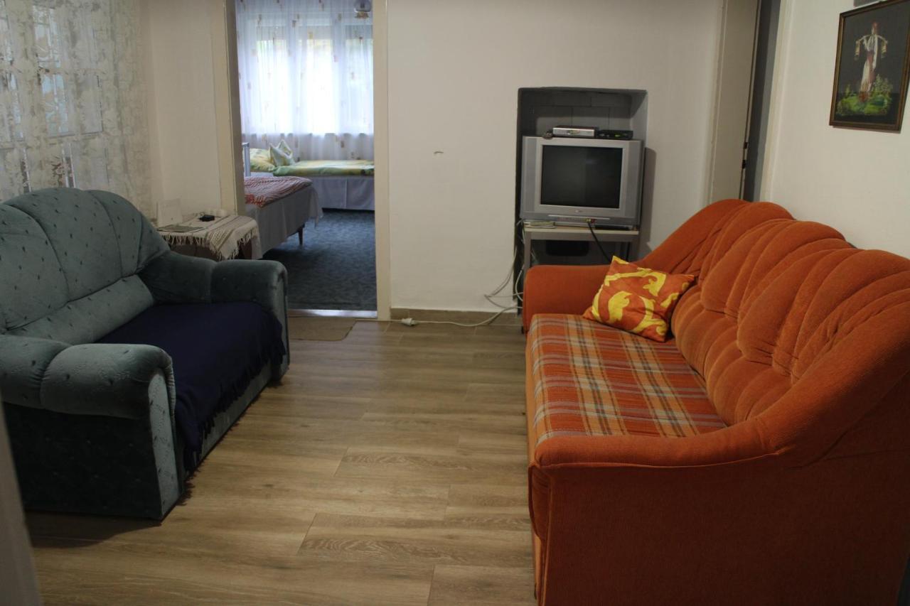 Evelin Nyaralohaz Villa Siófok Buitenkant foto