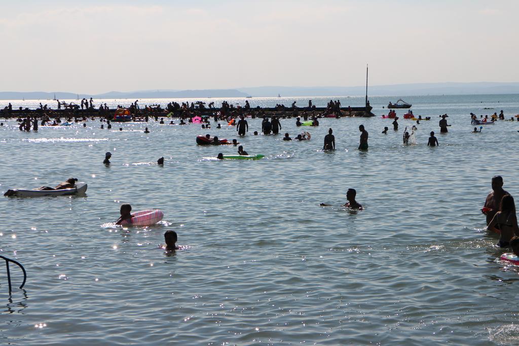 Evelin Nyaralohaz Villa Siófok Buitenkant foto