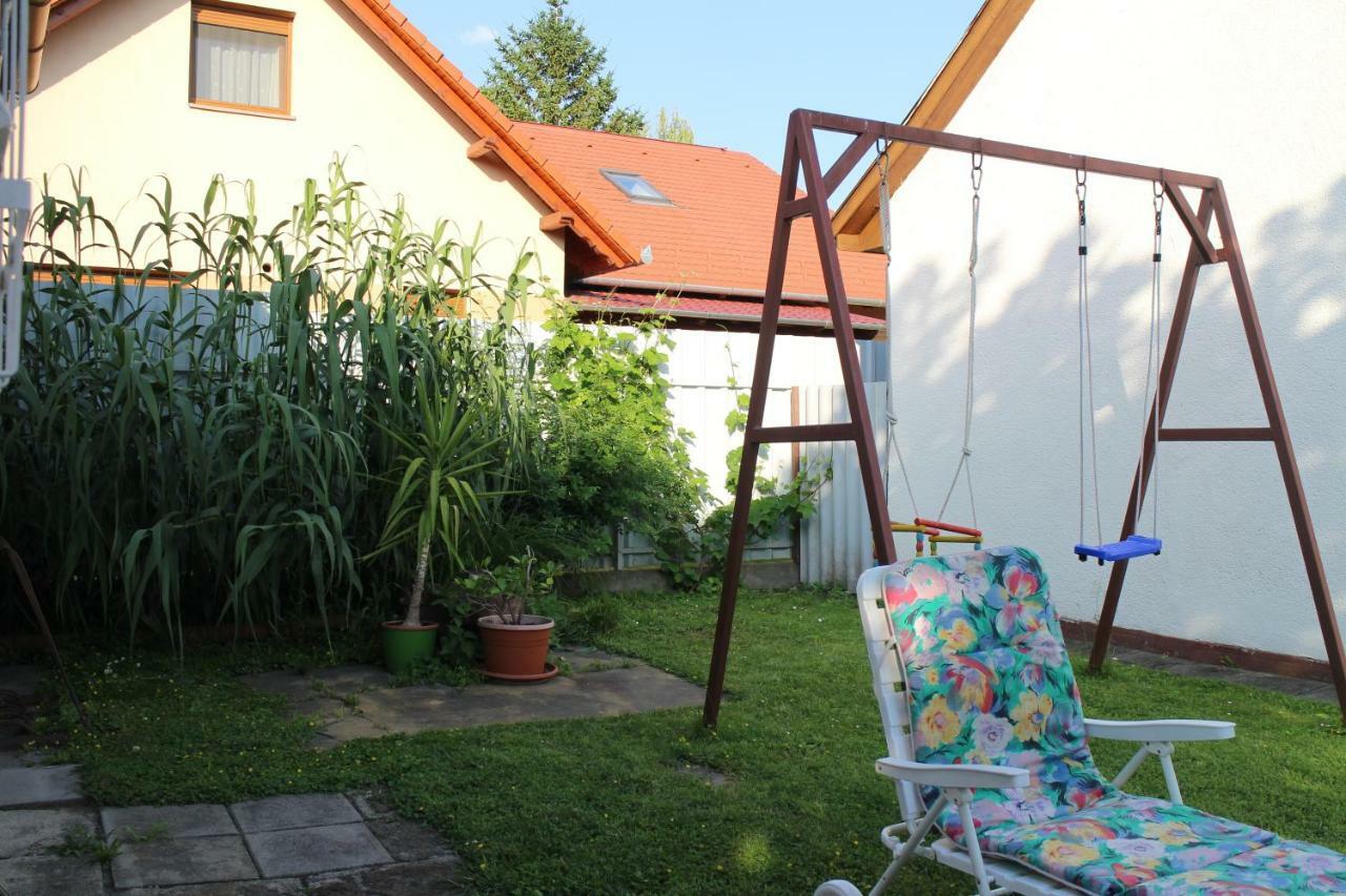 Evelin Nyaralohaz Villa Siófok Buitenkant foto