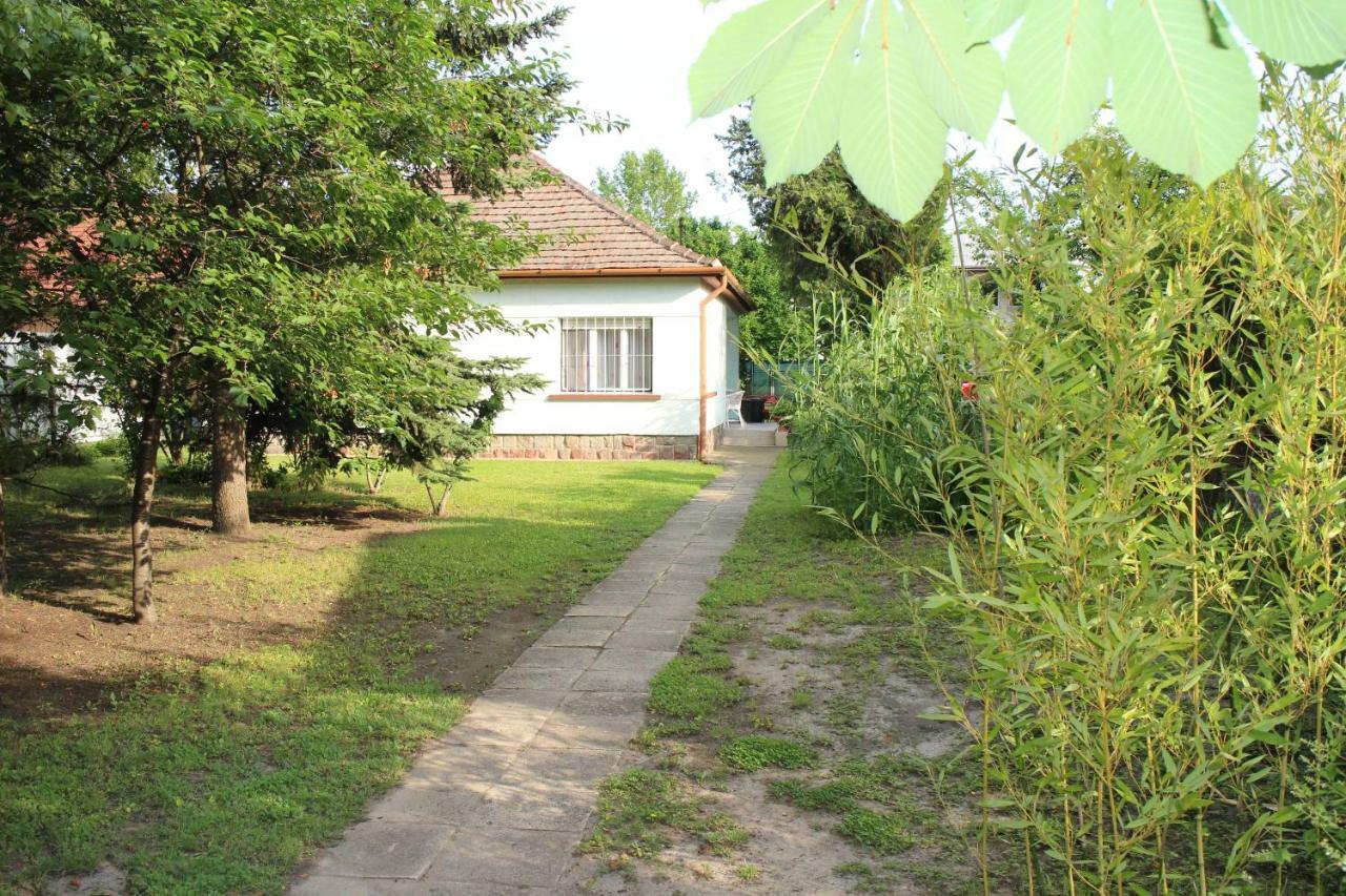 Evelin Nyaralohaz Villa Siófok Buitenkant foto
